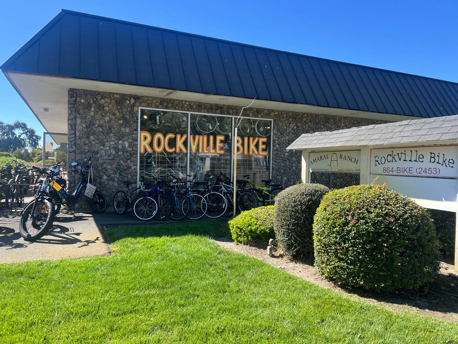 Exterior of Rockville Bike shop with bicycles displayed outside.